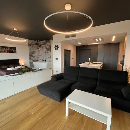 דירה Hanza Tower - Luxurious 60m2 - 15th Floor View שצ'צ'ין
