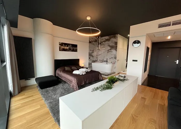 Hanza Tower - Luxurious 60m2 - 15th Floor View Daire